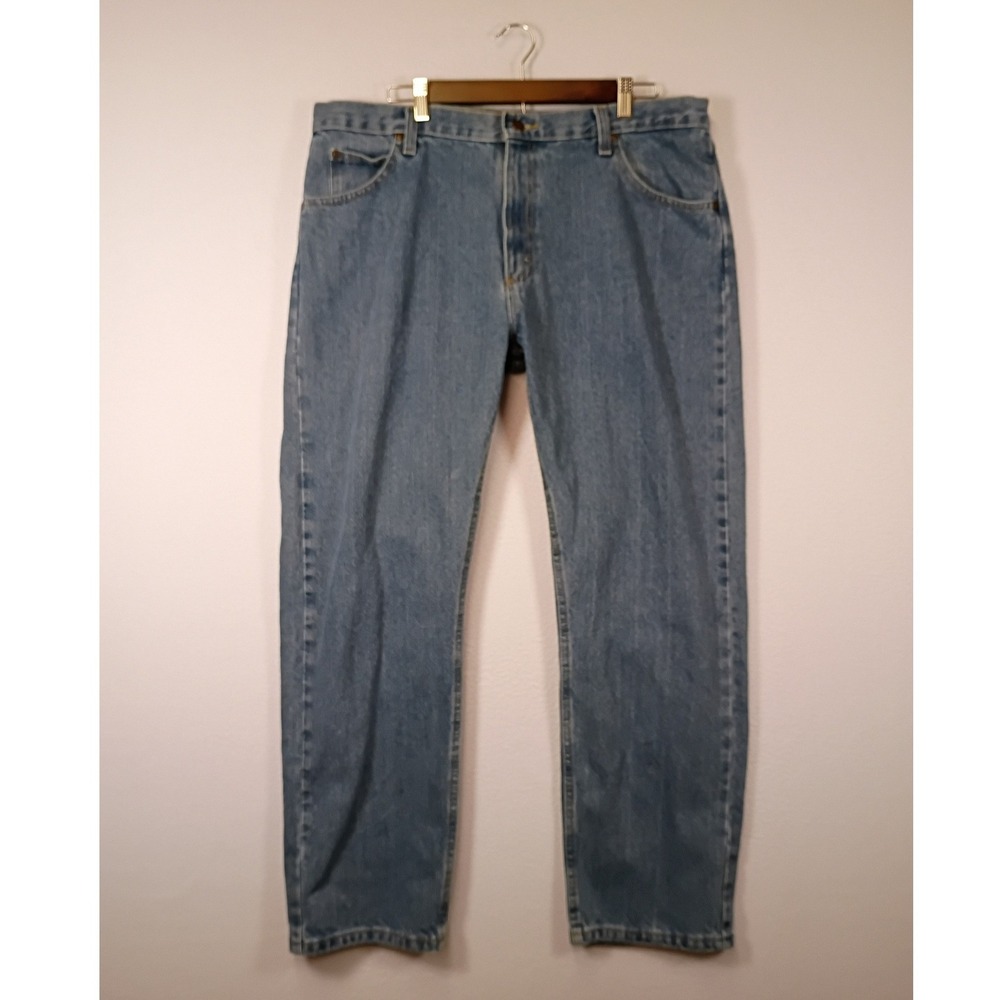 Classic‎ Workwear Wrangler Mens 38x30 Blue Medium Wash Straight Leg Denim Jeans